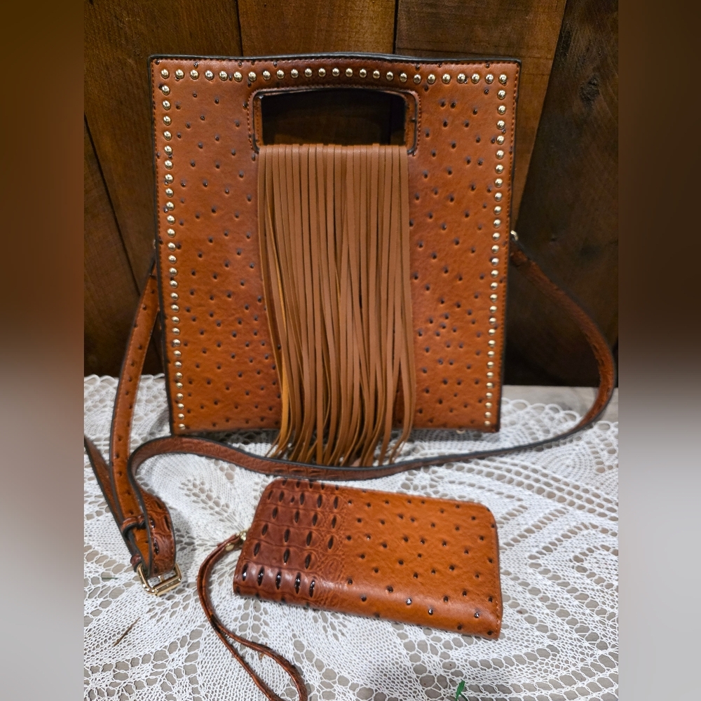 Faux Gator Fringe Purse With Wallet/wristlet